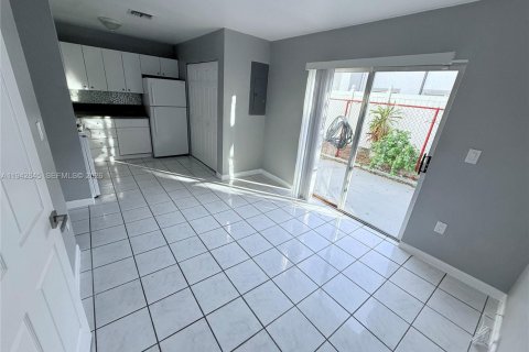 Touwnhouse à louer à Homestead, Floride: 3 chambres, 130.71 m2 № 2000175 - photo 4