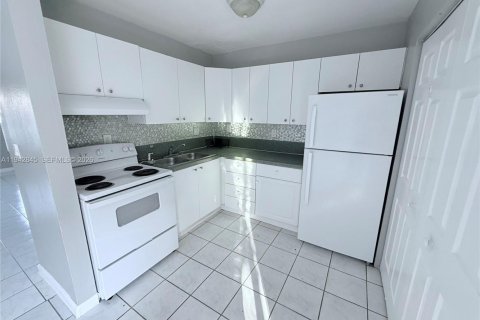 Touwnhouse à louer à Homestead, Floride: 3 chambres, 130.71 m2 № 2000175 - photo 5