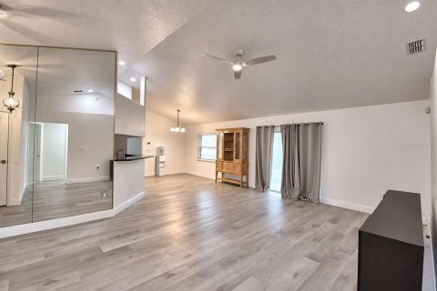 Villa ou maison à vendre à Auburndale, Floride: 3 chambres, 132.57 m2 № 2408378 - photo 5