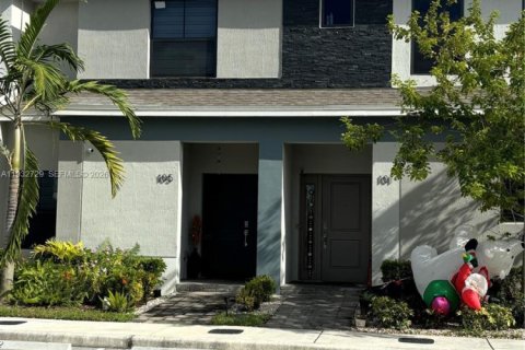 Townhouse in Florida City, Florida 3 bedrooms, 127.83 sq.m. № 1995384 - photo 1