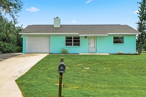 House in Port Charlotte, Florida 2 bedrooms, 102.29 sq.m. № 2304607