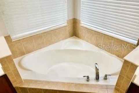 House in Orlando, Florida 4 bedrooms, 225.94 sq.m. № 2239156 - photo 24