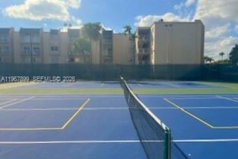 Condo in Miami, Florida, 1 bedroom  № 2031551 - photo 12