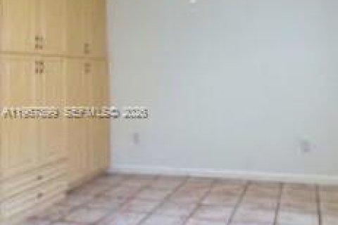 Condo in Miami, Florida, 1 bedroom  № 2031551 - photo 5