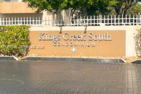 Condo in Miami, Florida, 1 bedroom  № 2031551 - photo 2