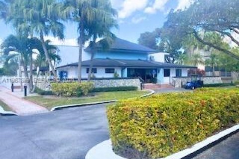 Condo in Miami, Florida, 1 bedroom  № 2031551 - photo 13