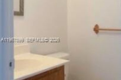 Condo in Miami, Florida, 1 bedroom  № 2031551 - photo 8