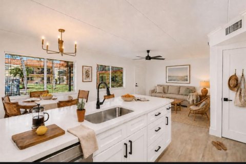 Condominio en venta en Treasure Island, Florida, 2 dormitorios, 70.61 m2 № 2100666 - foto 15
