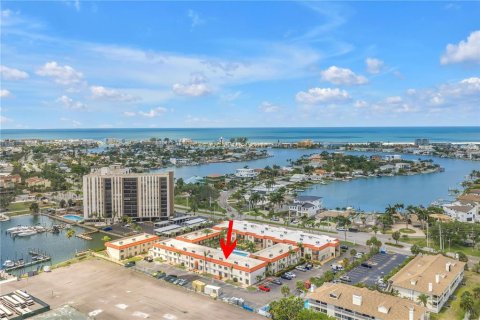 Condominio en venta en Treasure Island, Florida, 2 dormitorios, 70.61 m2 № 2100666 - foto 9