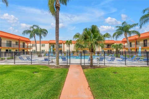 Condominio en venta en Treasure Island, Florida, 2 dormitorios, 70.61 m2 № 2100666 - foto 7