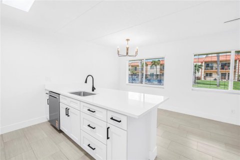 Condominio en venta en Treasure Island, Florida, 2 dormitorios, 70.61 m2 № 2100666 - foto 19