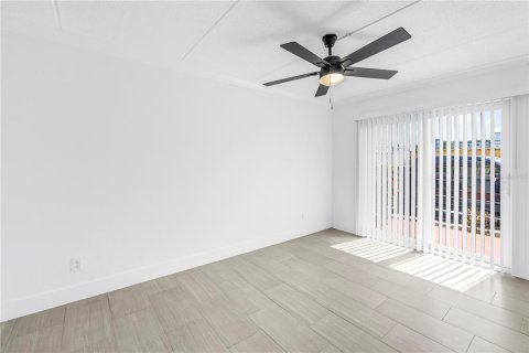 Condominio en venta en Treasure Island, Florida, 2 dormitorios, 70.61 m2 № 2100666 - foto 25