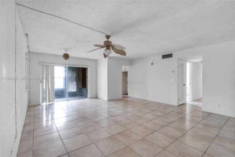 Copropriété à vendre à Lauderhill, Floride: 2 chambres, 91.04 m2 № 2005383 - photo 3