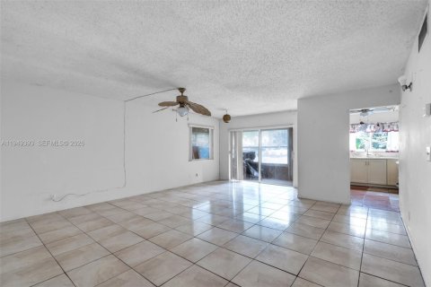 Copropriété à vendre à Lauderhill, Floride: 2 chambres, 91.04 m2 № 2005383 - photo 2