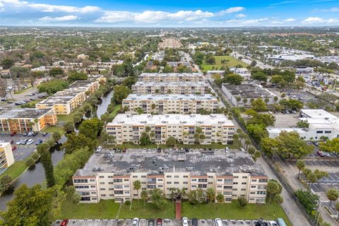 Copropriété à vendre à Lauderhill, Floride: 2 chambres, 91.04 m2 № 2005383 - photo 17