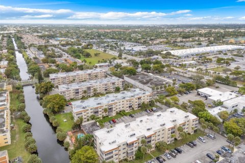 Copropriété à vendre à Lauderhill, Floride: 2 chambres, 91.04 m2 № 2005383 - photo 25