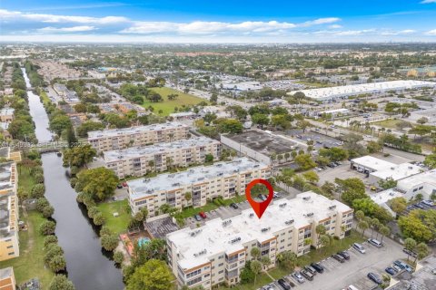 Copropriété à vendre à Lauderhill, Floride: 2 chambres, 91.04 m2 № 2005383 - photo 24