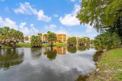 Copropriété à vendre à Lauderhill, Floride: 2 chambres, 91.04 m2 № 2005383 - photo 15