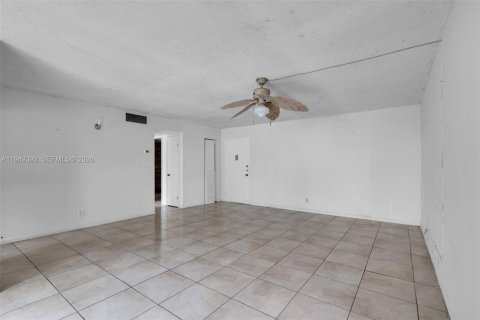 Copropriété à vendre à Lauderhill, Floride: 2 chambres, 91.04 m2 № 2005383 - photo 4