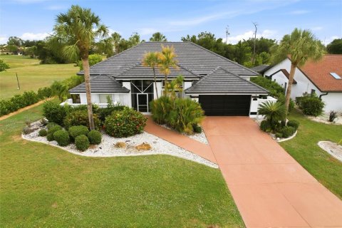 Casa en Punta Gorda, Florida 3 dormitorios, 200.67 m2 № 2140566