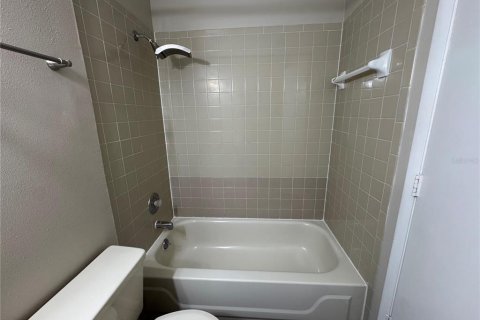 House in Orlando, Florida 2 bedrooms, 88.07 sq.m. № 2167213 - photo 14