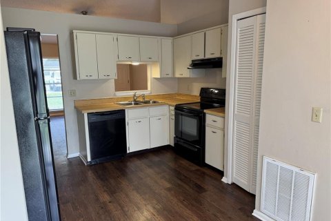 House in Orlando, Florida 2 bedrooms, 88.07 sq.m. № 2167213 - photo 3