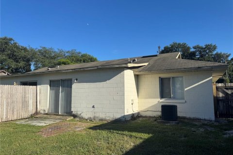 House in Orlando, Florida 2 bedrooms, 88.07 sq.m. № 2167213 - photo 15