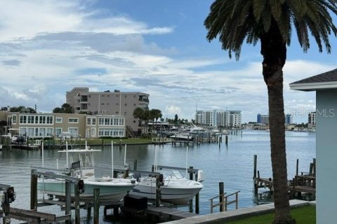 Condo à Clearwater, Floride, 2 chambres  № 2324423
