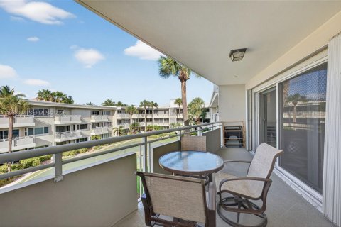 Copropriété à vendre à Hillsboro Beach, Floride: 2 chambres, 91.04 m2 № 2055563 - photo 14