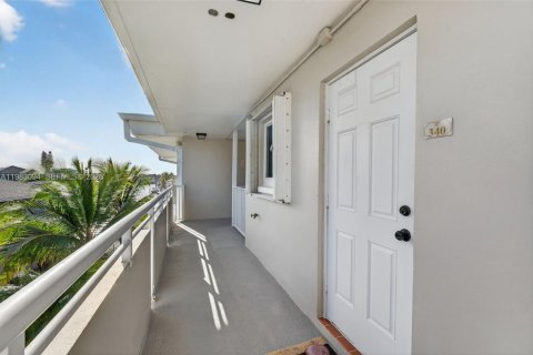 Copropriété à vendre à Hillsboro Beach, Floride: 2 chambres, 91.04 m2 № 2055563 - photo 27