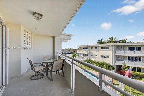 Copropriété à vendre à Hillsboro Beach, Floride: 2 chambres, 91.04 m2 № 2055563 - photo 13
