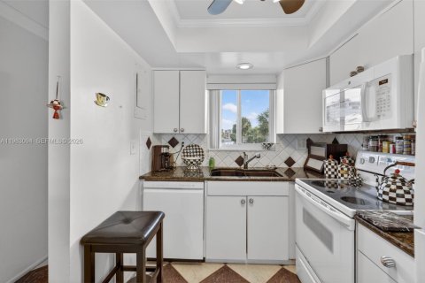 Copropriété à vendre à Hillsboro Beach, Floride: 2 chambres, 91.04 m2 № 2055563 - photo 8