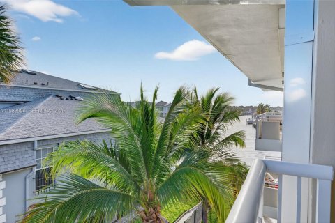 Copropriété à vendre à Hillsboro Beach, Floride: 2 chambres, 91.04 m2 № 2055563 - photo 28