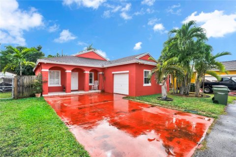 Villa ou maison à Homestead, Floride 3 chambres, 141.21 m2 № 2004547
