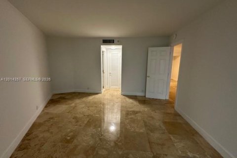 Condo in Key Biscayne, Florida, 2 bedrooms  № 2076241 - photo 12