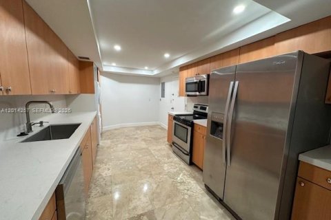 Condo in Key Biscayne, Florida, 2 bedrooms  № 2076241 - photo 5