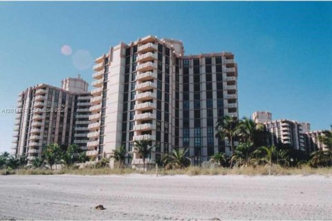 Condo in Key Biscayne, Florida, 2 bedrooms  № 2076241 - photo 22