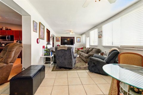 House in Orlando, Florida 4 bedrooms, 238.94 sq.m. № 1854400 - photo 16