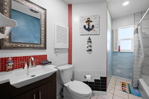House in Venice, Florida 3 bedrooms, 141.21 sq.m. № 2093155 - photo 28
