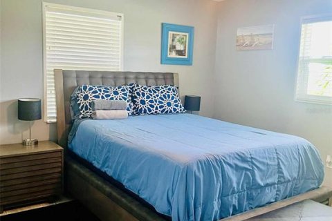 House in Venice, Florida 3 bedrooms, 141.21 sq.m. № 2093155 - photo 27