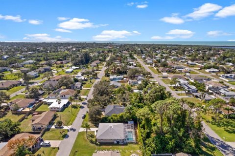 House in Venice, Florida 3 bedrooms, 141.21 sq.m. № 2093155 - photo 17
