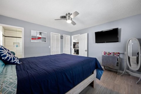 House in Venice, Florida 3 bedrooms, 141.21 sq.m. № 2093155 - photo 21