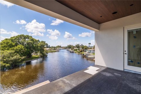 Casa en venta en Saint Petersburg, Florida, 4 dormitorios, 352.56 m2 № 2103425 - foto 6