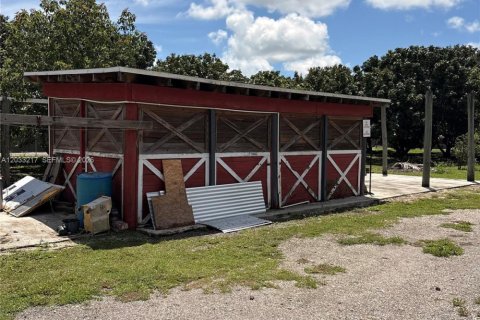 Commercial property in Miami-Dade, Florida № 2155108 - photo 6