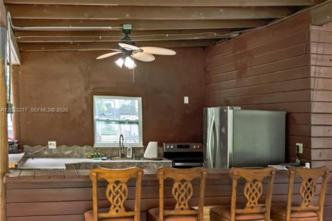 Commercial property in Miami-Dade, Florida № 2155108 - photo 11