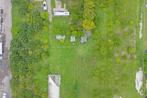 Commercial property in Miami-Dade, Florida № 2155108 - photo 23