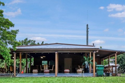 Commercial property in Miami-Dade, Florida № 2155108 - photo 4