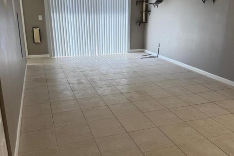 Apartamento en alquiler en Port St. Lucie, Florida, 2 dormitorios, 85.56 m2 № 2078274 - foto 3