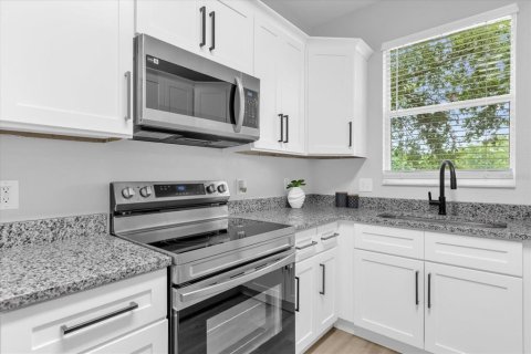 Condominio en venta en Davenport, Florida, 4 dormitorios, 137.68 m2 № 1816967 - foto 12