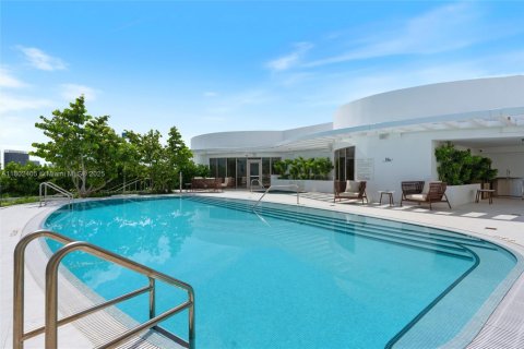 Condo in Bay Harbor Islands, Florida, 3 bedrooms  № 1739099 - photo 19